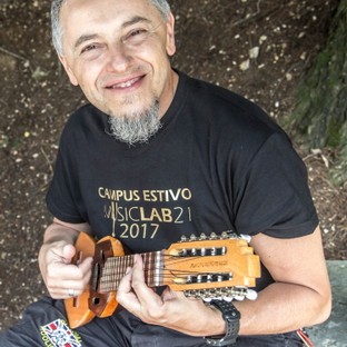 CLAUDIO VERONESE CHARANGO.jpg